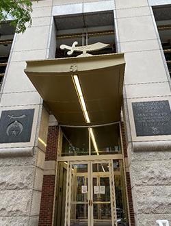 写真 LaboのあるShriners Hospital for Childrenの玄関